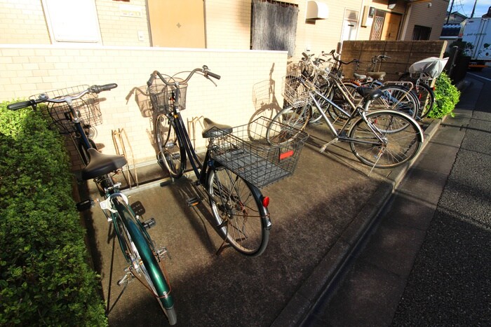物件外観写真3　(駐輪場)