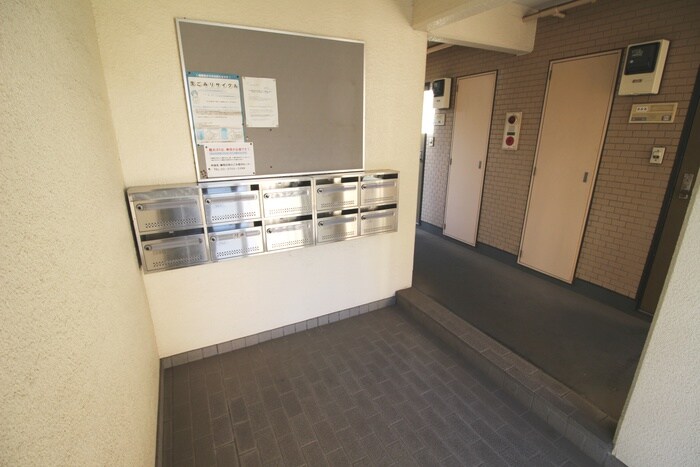 物件外観写真5　(エントランス部分)