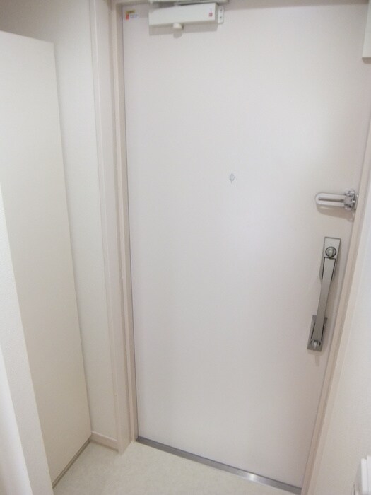 物件内観写真10　(玄関)