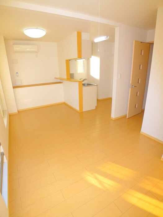 物件内観写真7　(室内からの展望)