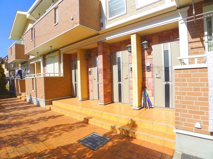 物件外観写真3　(エントランス部分)