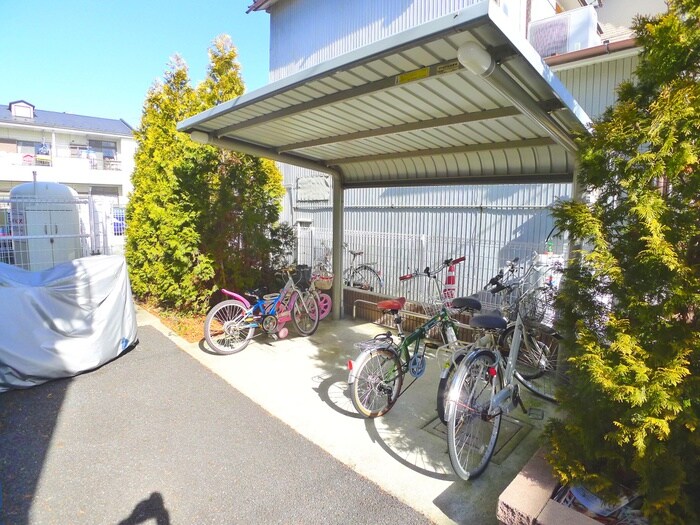 物件外観写真4　(駐輪場)