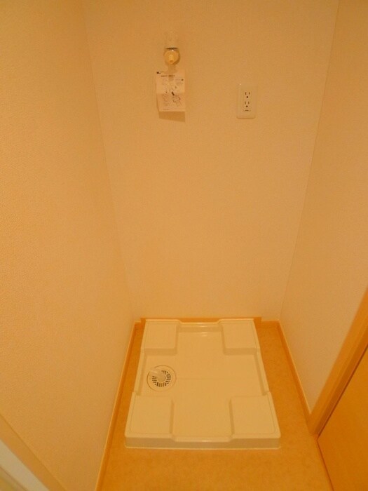 物件内観写真13　(洗濯機置場)