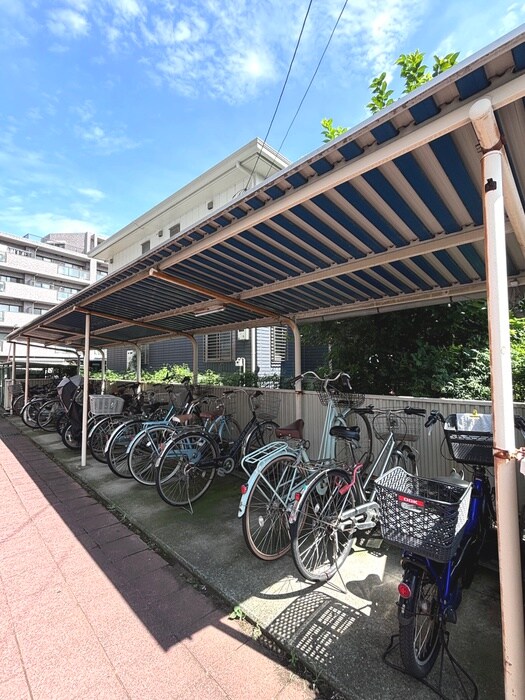 物件外観写真4　(駐輪場)