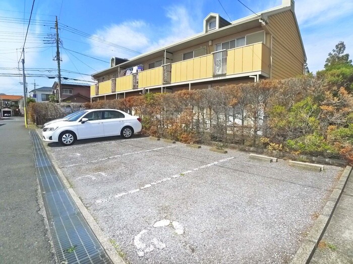 物件外観写真6　(駐車場)