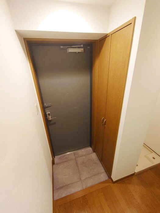 物件内観写真10　(玄関)