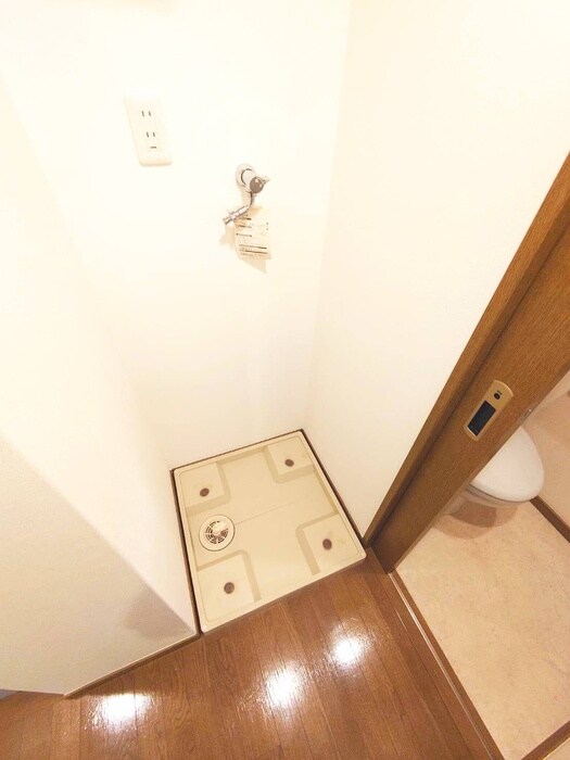 物件内観写真14　(洗濯機置場)