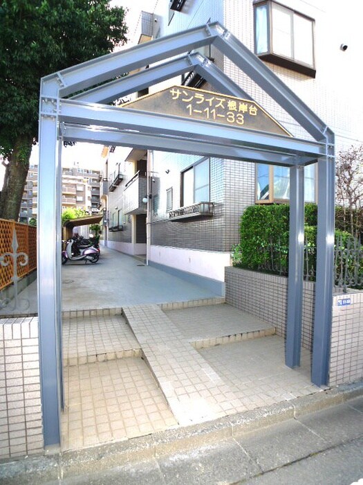 物件外観写真4　(エントランス部分)