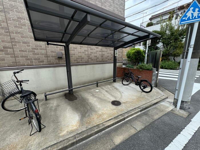 物件外観写真4　(駐輪場)