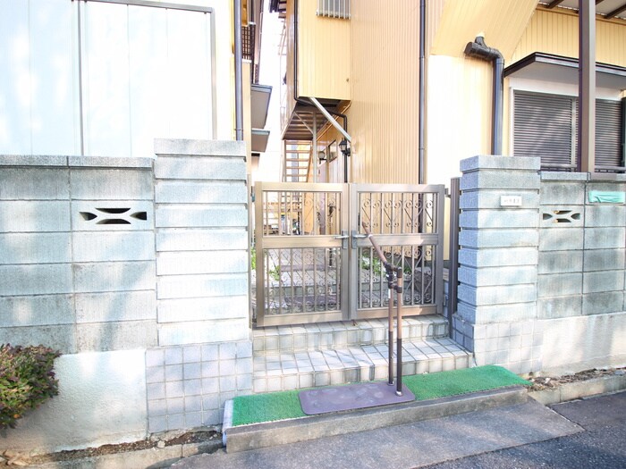 物件外観写真4　(エントランス部分)