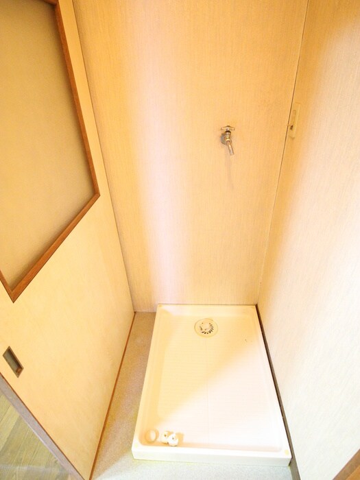 物件内観写真14　(洗濯機置場)