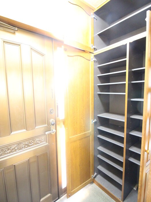 物件内観写真15　(靴箱)