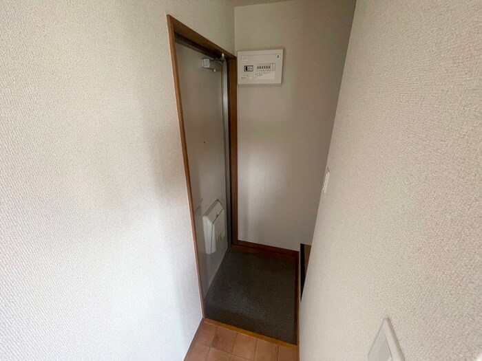 物件内観写真12　(玄関)
