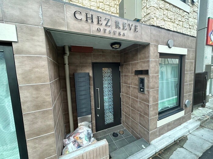 物件外観写真2　(エントランス部分)