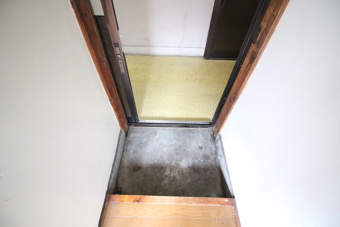 物件内観写真7　(玄関)