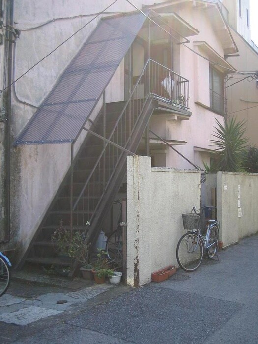 物件外観写真6　(エントランス部分)