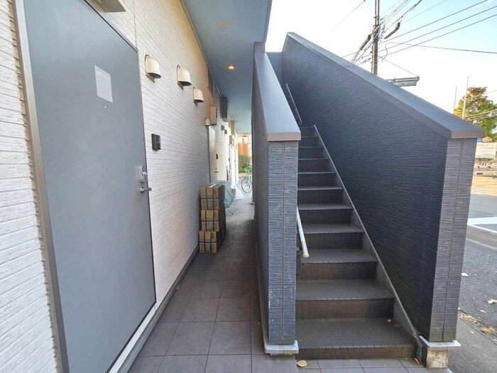 物件外観写真4　(エントランス部分)