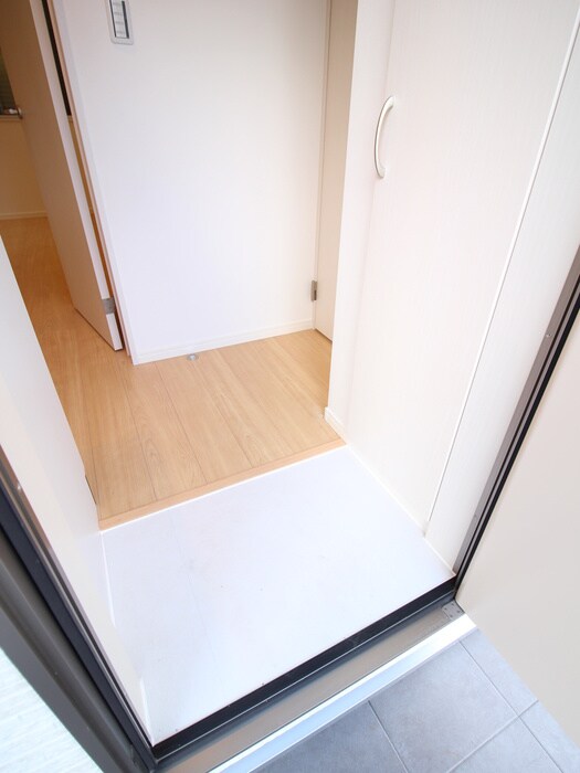物件内観写真12　(玄関)