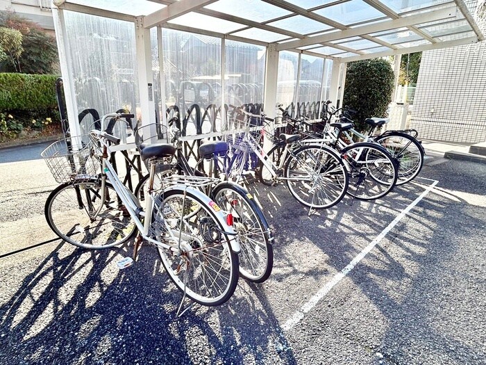 物件外観写真5　(駐輪場)