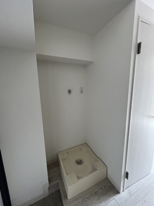 物件内観写真12　(洗濯機置場)