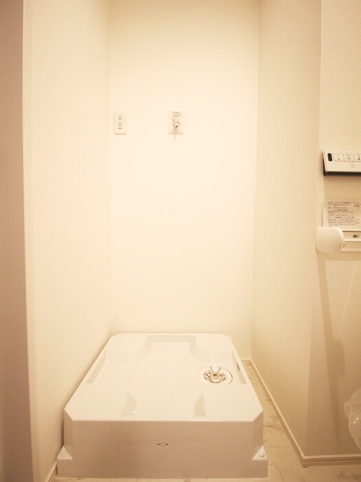 物件内観写真16　(洗濯機置場)