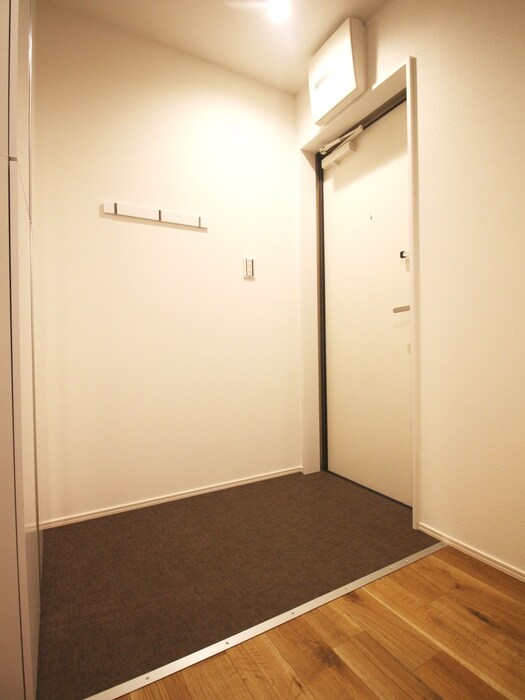 物件内観写真17　(玄関)