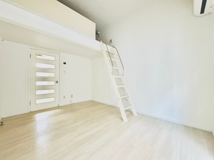 物件内観写真2　(居室)