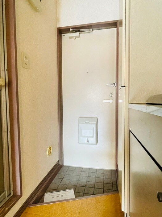 物件内観写真16　(玄関)