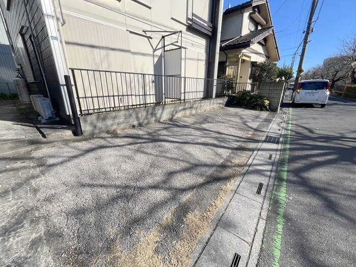 物件外観写真2　(駐車場)