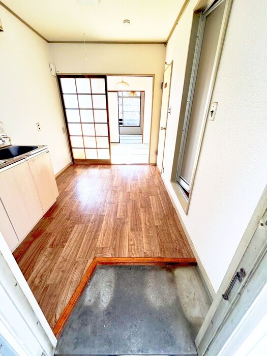 物件内観写真16　(玄関)