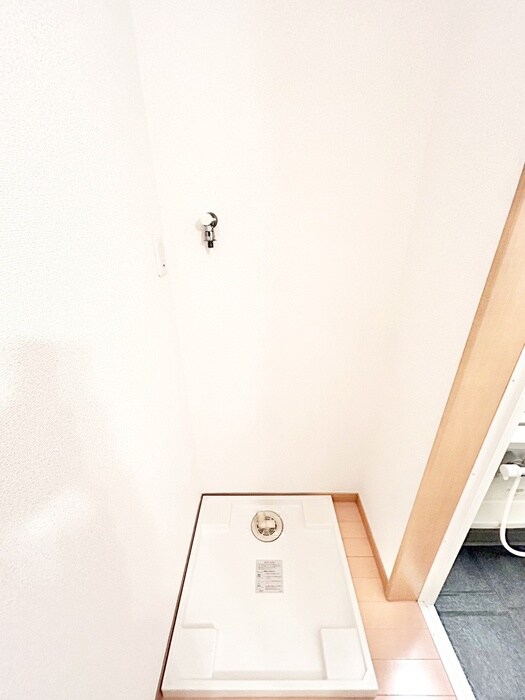 物件内観写真16　(洗濯機置場)