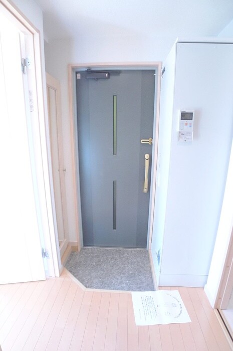 物件内観写真17　(玄関)