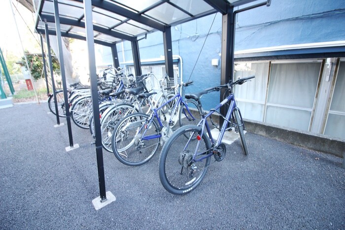 物件外観写真4　(駐輪場)