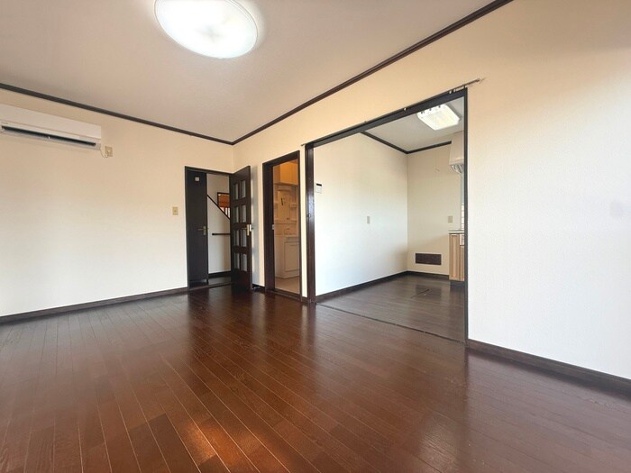 物件内観写真2　(居室)