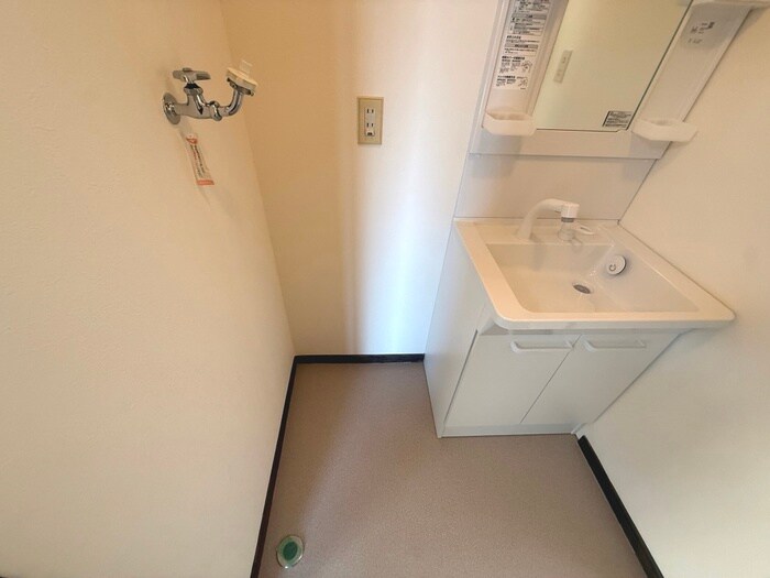 物件内観写真8　(洗濯機置場)