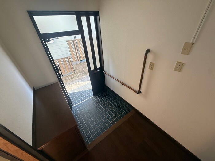 物件内観写真14　(玄関)