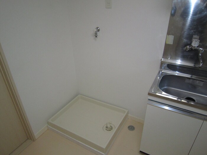 物件内観写真9　(洗濯機置場)