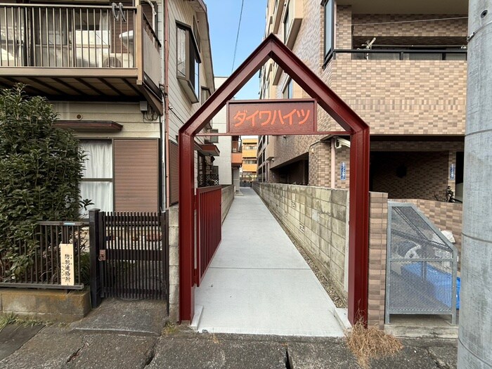 物件外観写真4　(エントランス部分)