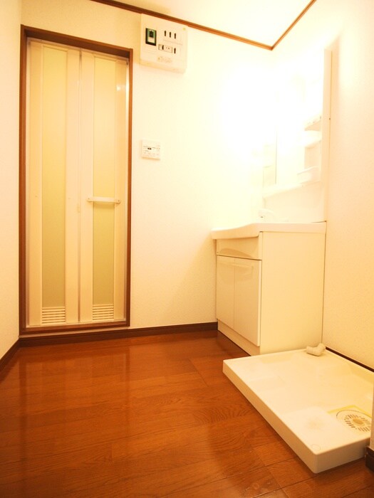 物件内観写真11　(洗濯機置場)