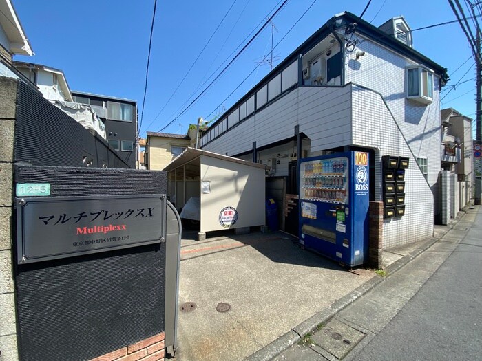 物件外観写真3　(エントランス部分)