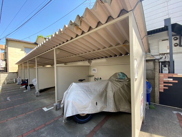 物件外観写真4　(バイク置き場)