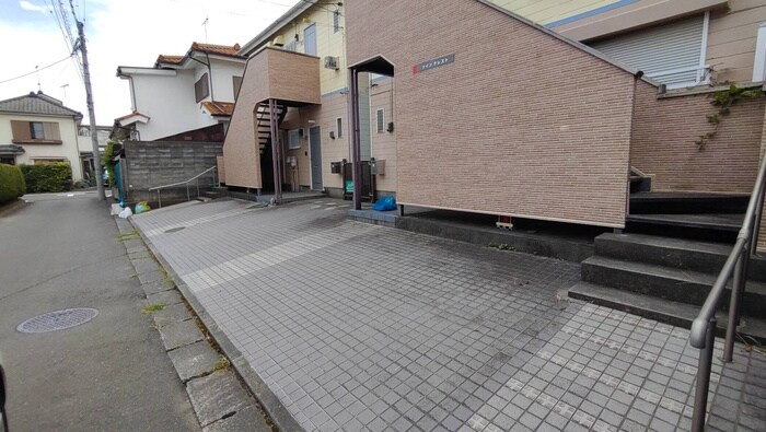 物件外観写真3　(駐車場)