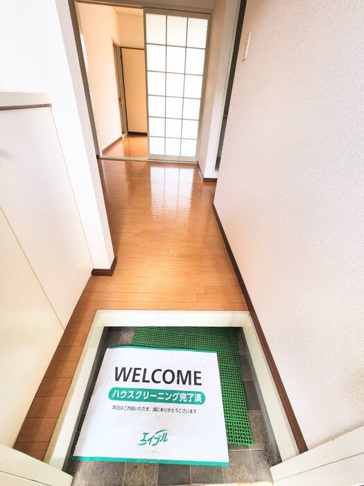 物件内観写真12　(玄関)