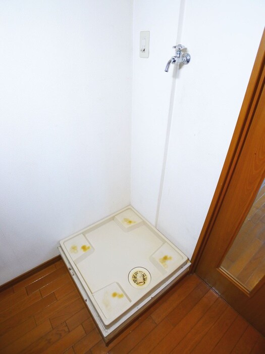 物件内観写真15　(洗濯機置場)