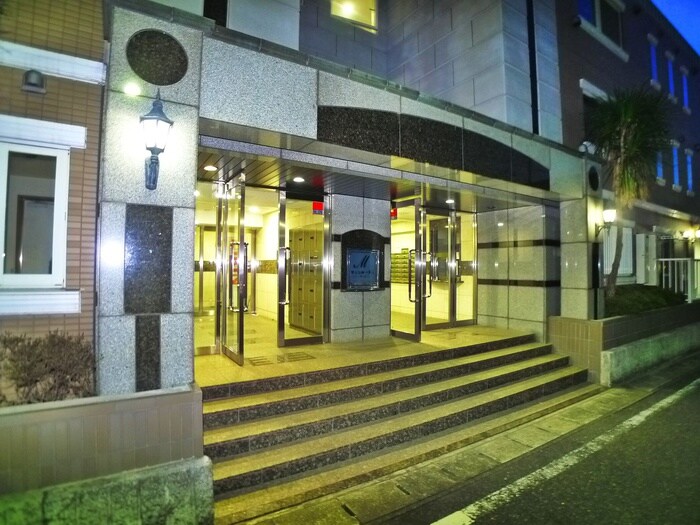 物件外観写真3　(エントランス部分)