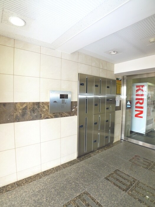 物件外観写真4　(エントランス部分)