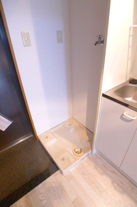 物件内観写真12　(洗濯機置場)