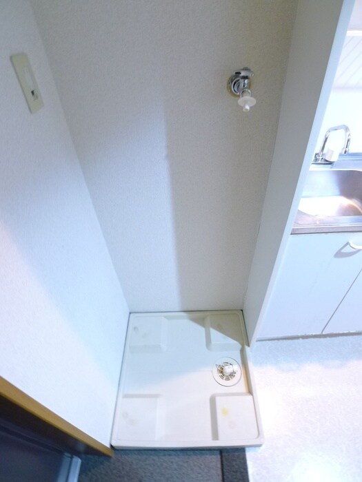 物件内観写真12　(洗濯機置場)