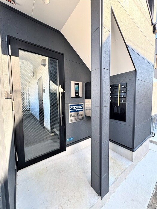 物件外観写真2　(エントランス部分)