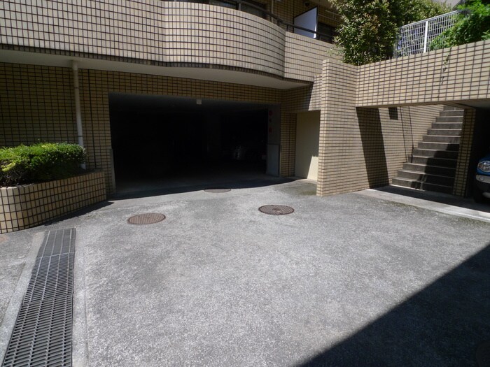 物件外観写真4　(駐車場)